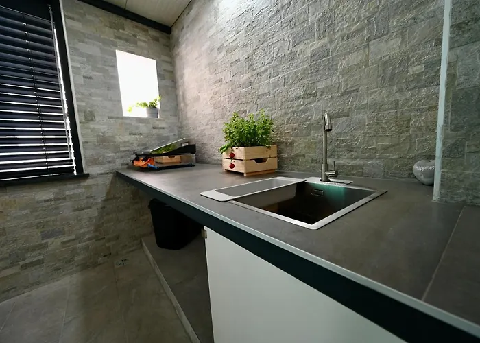 アパート Poseidon イゾラ